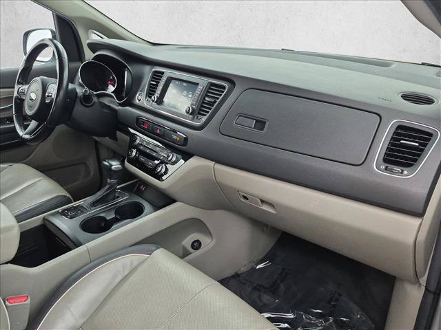 Used 2017 Kia Sedona LX w/ LX Essentials Premium Package FWD image 23
