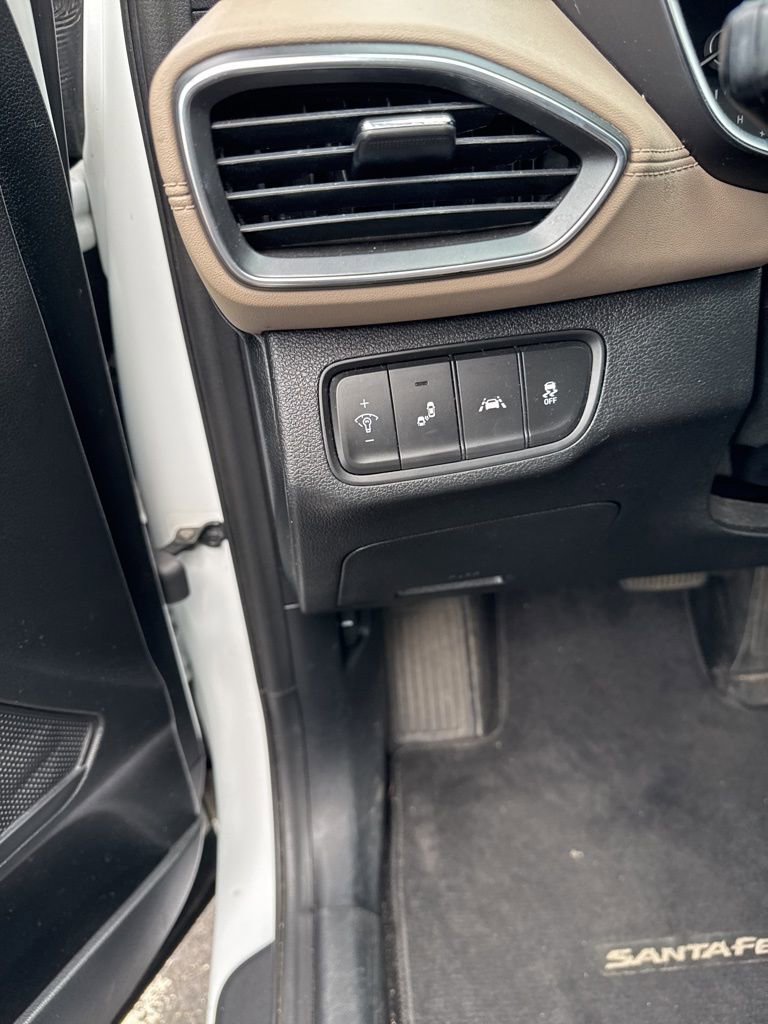 Used 2019 Hyundai Santa Fe SE FWD image 18