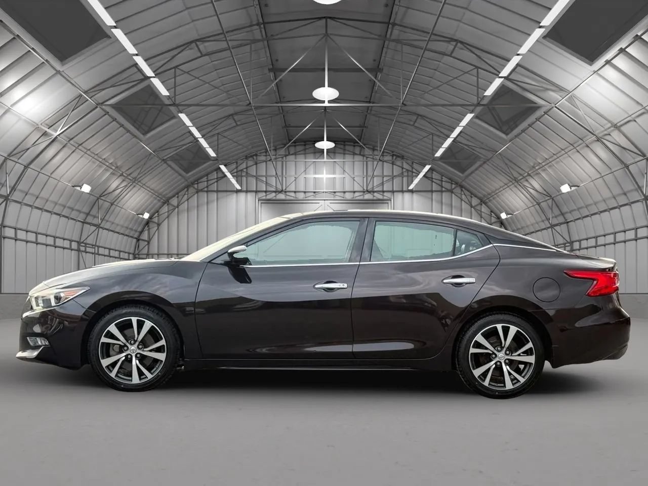 Used 2017 Nissan Maxima Platinum w/ Interior Lighting Package FWD image 4