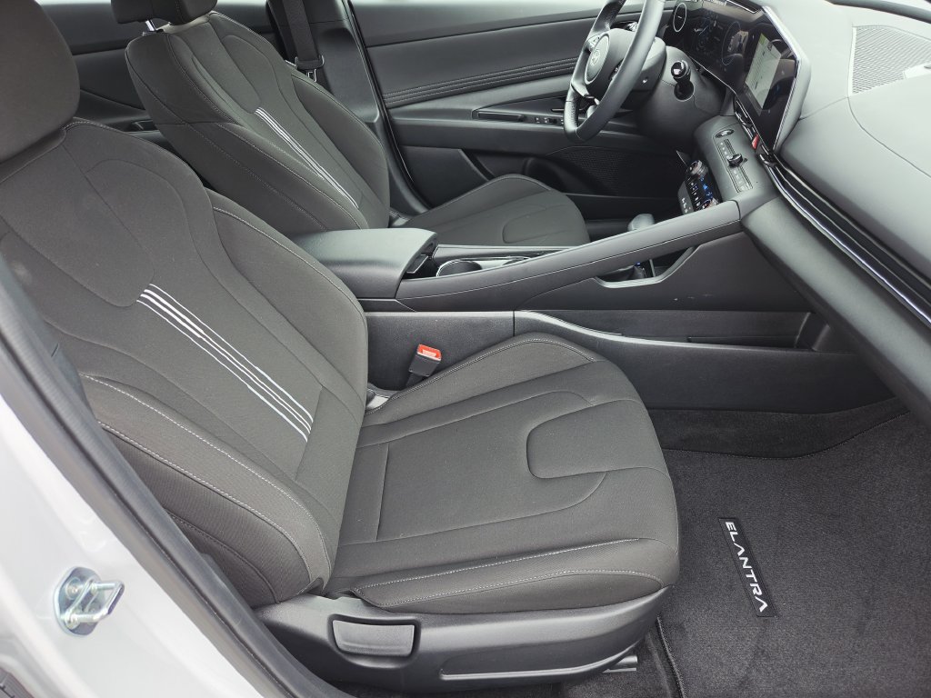 Used 2025 Hyundai Elantra SEL FWD image 24