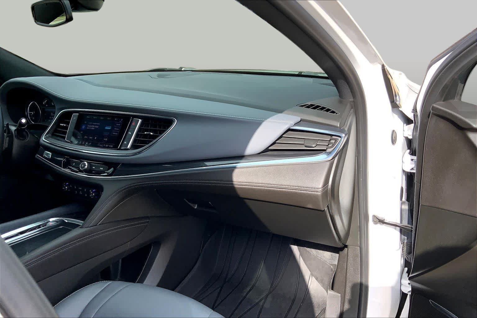 Certified 2022 Buick Enclave Essence w/ Sport Touring Edition FWD image 18