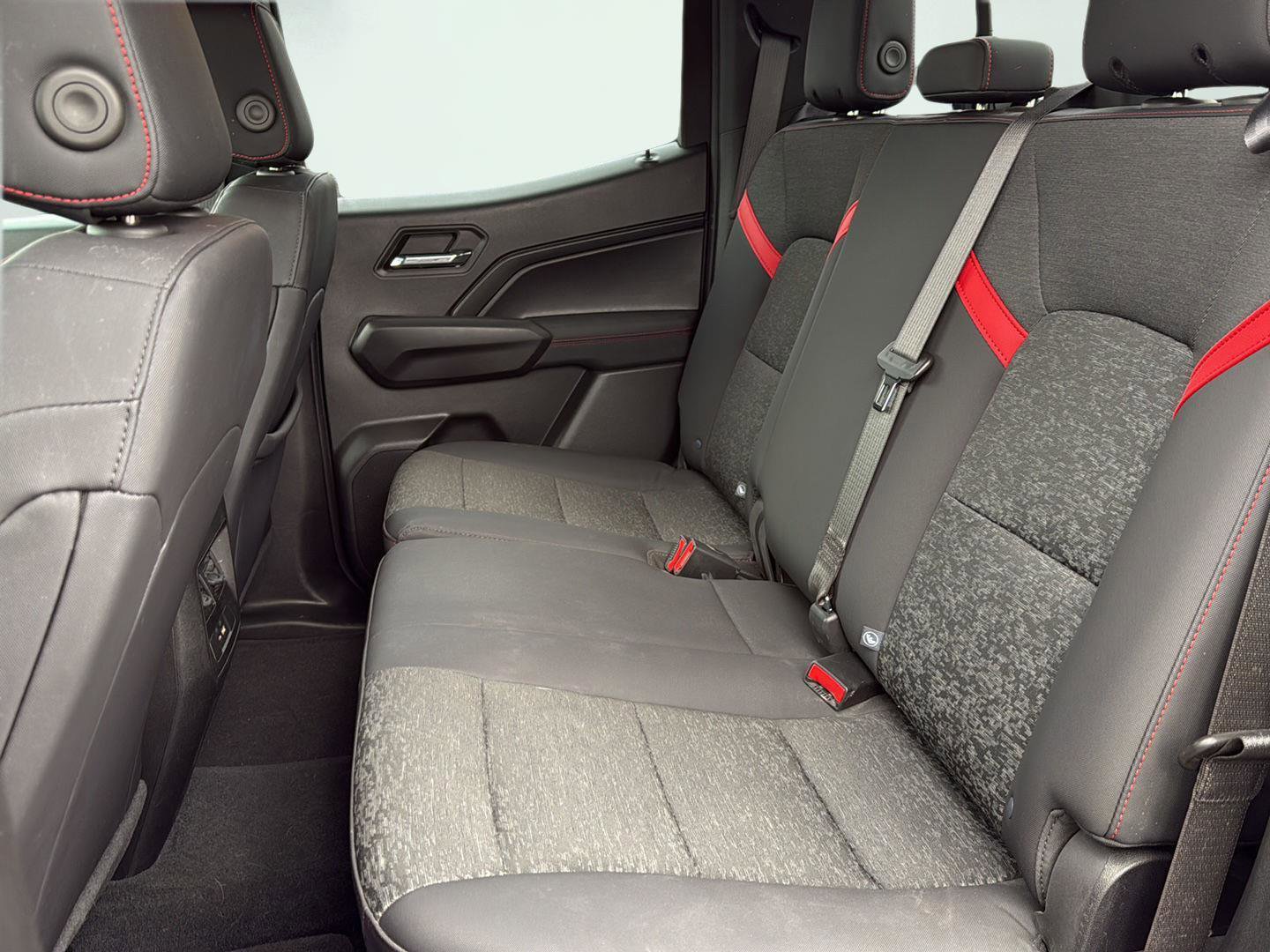 Used 2023 Chevrolet Colorado Z71 w/ Z71 Convenience Package 2 image 19