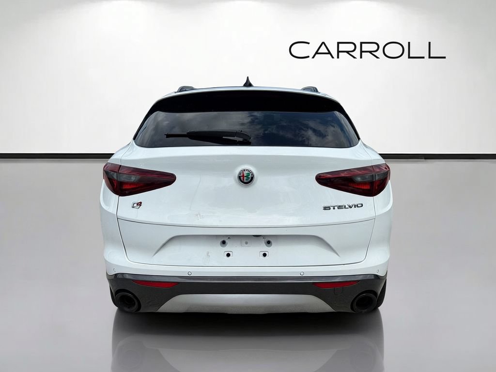 Used 2023 Alfa Romeo Stelvio Ti AWD/4WD image 4