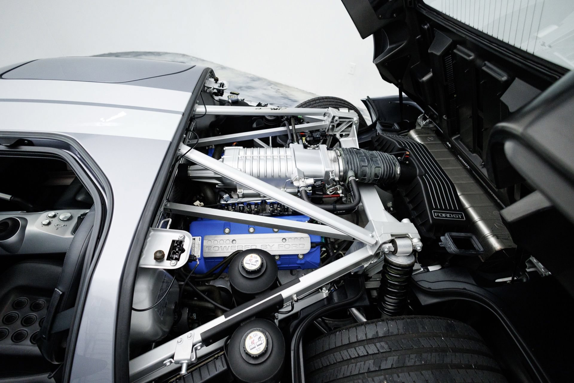 Used 2006 Ford GT RWD image 58