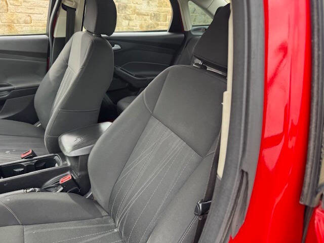 Used 2015 Ford Focus SE w/ SE Sport Package image 22