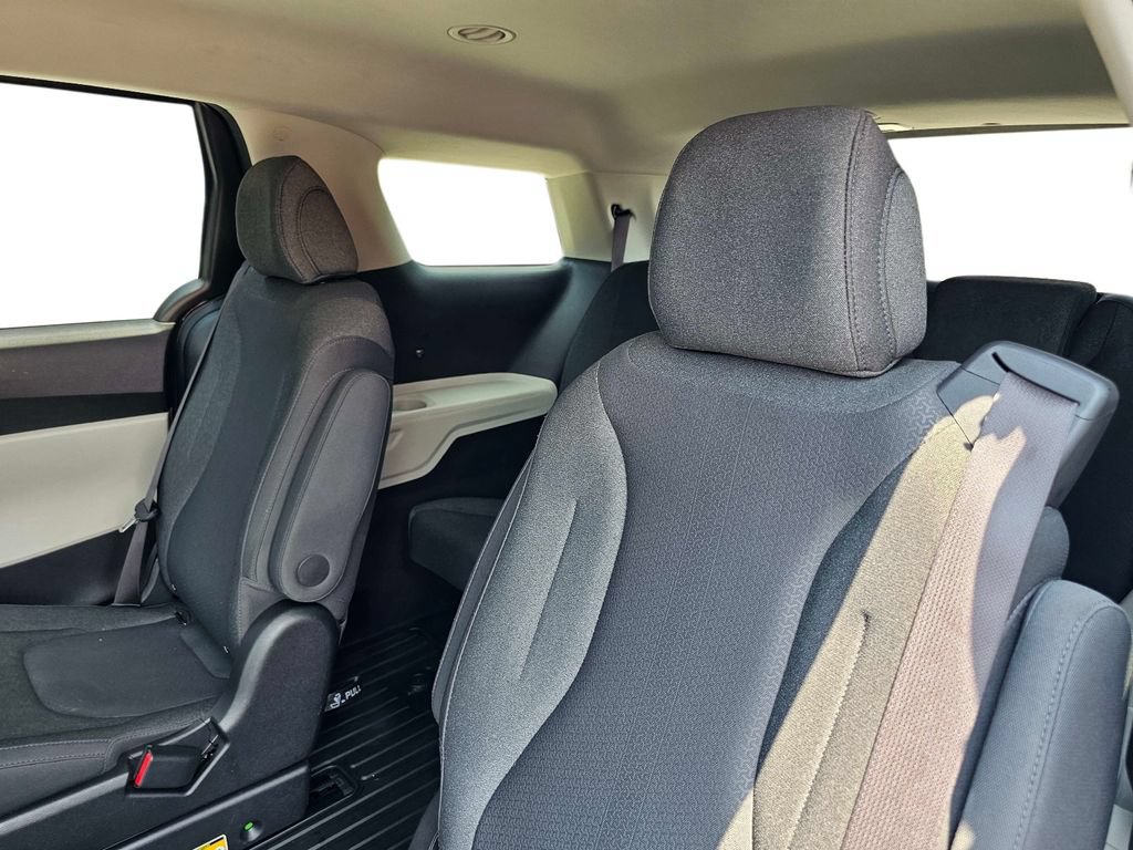 Certified 2023 Kia Carnival LX FWD image 34