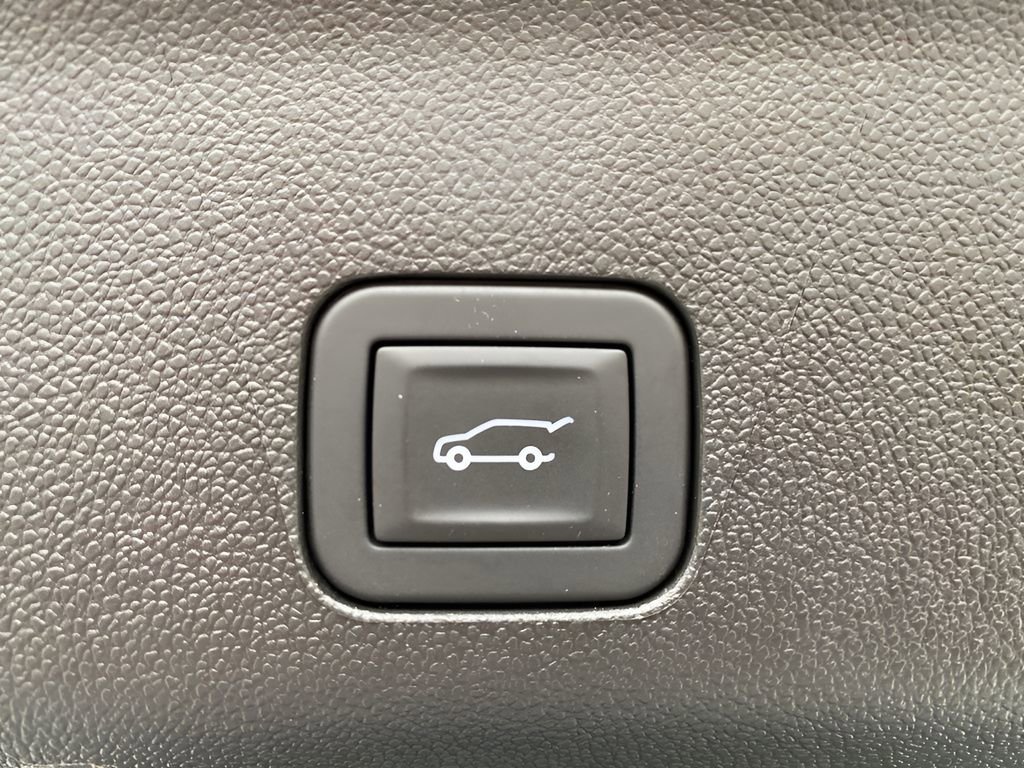 Used 2025 Cadillac Escalade Sport Platinum w/ LPO, ONYX Package image 15