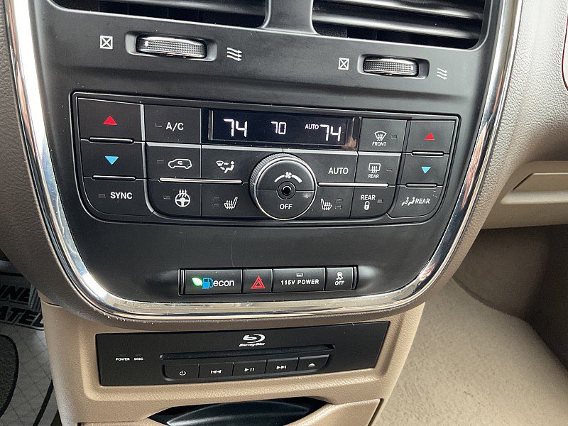 Used 2014 Chrysler Town & Country Limited w/ Luxury Group image 26