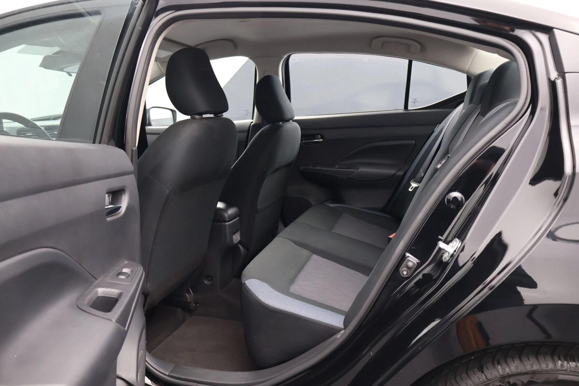 Used 2025 Nissan Versa SV FWD image 12