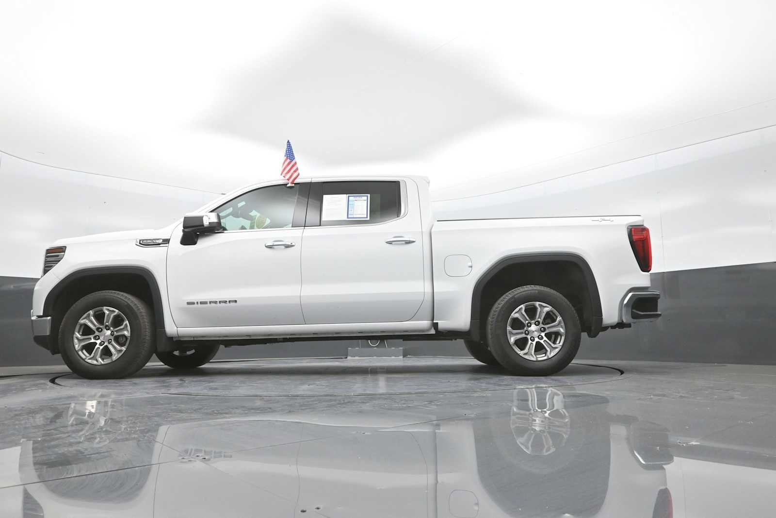 Used 2024 GMC Sierra 1500 SLT AWD/4WD image 35