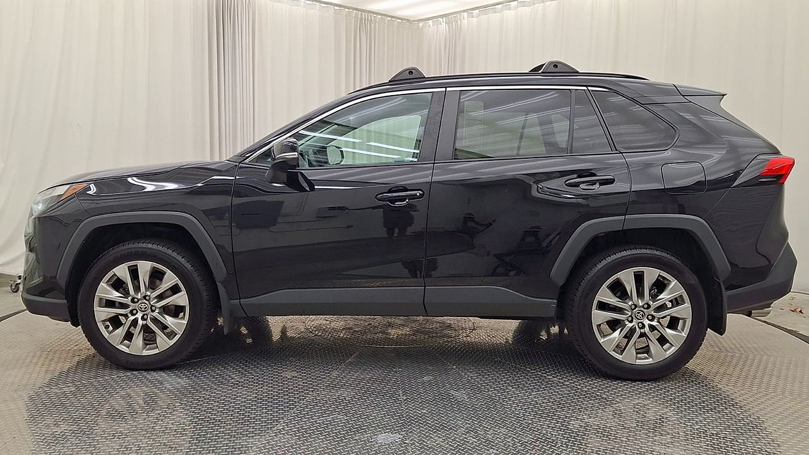 Certified 2022 Toyota RAV4 XLE Premium AWD/4WD image 12