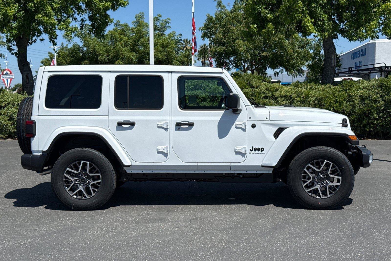 New 2026 Jeep Wrangler Unlimited Sahara AWD/4WD image 3