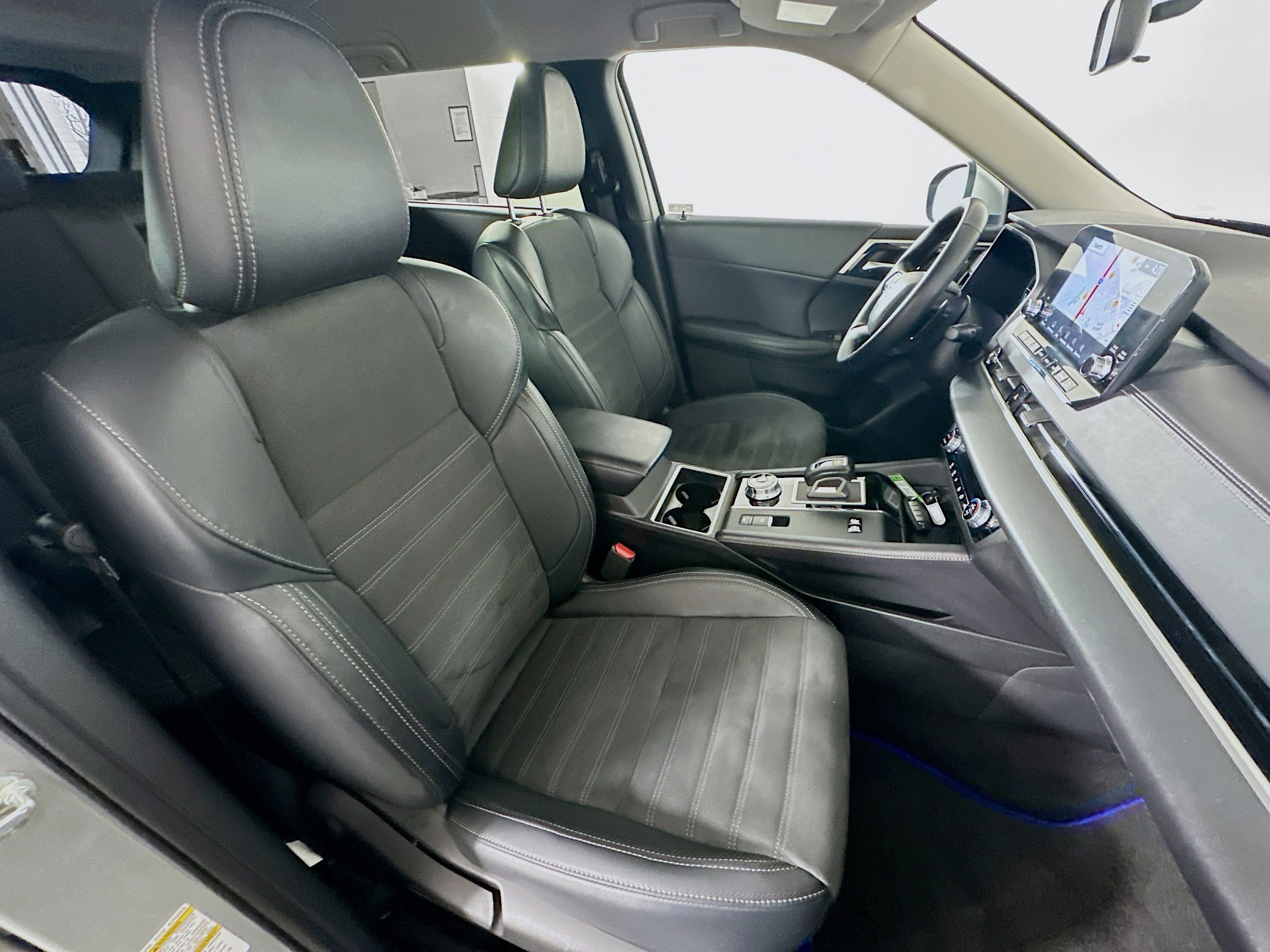 Used 2024 Mitsubishi Outlander 4WD Plug-In Hybrid image 31