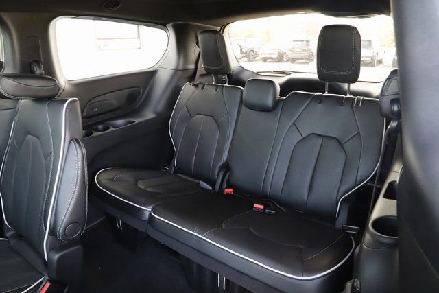 New 2026 Chrysler Pacifica Limited w/ S Appearance Package image 19