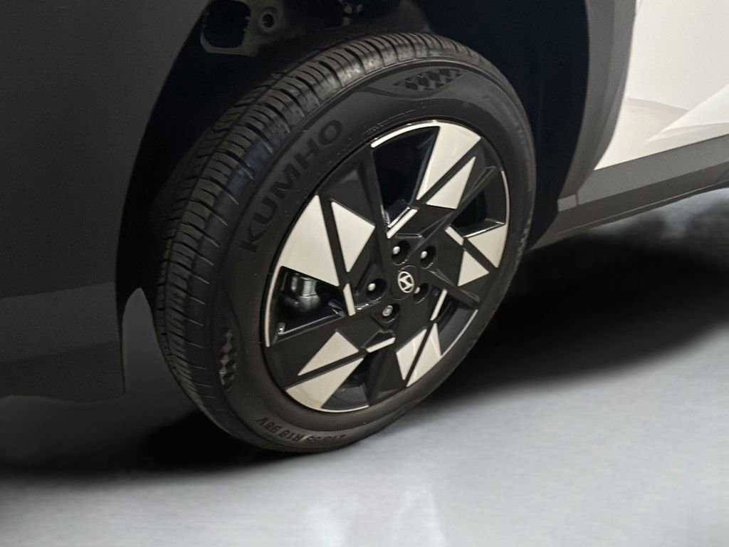 Certified 2025 Hyundai Kona SEL image 4