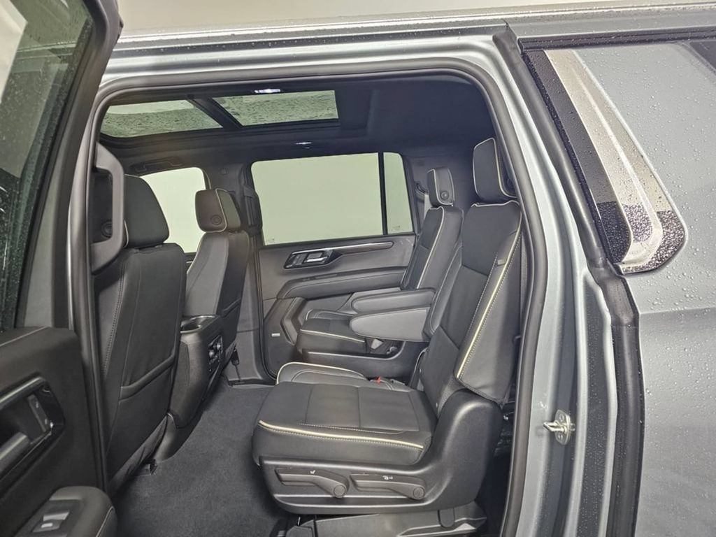 New 2026 Chevrolet Suburban Premier w/ Sun And Tow Package AWD/4WD image 18