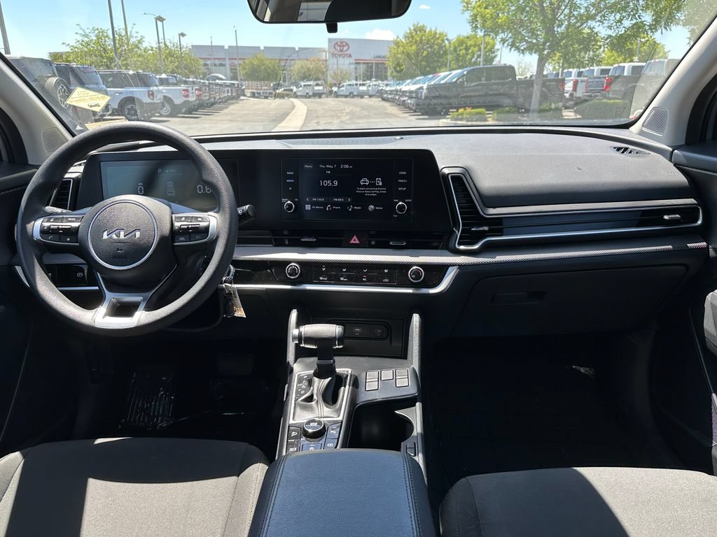 Used 2025 Kia Sportage LX FWD image 21