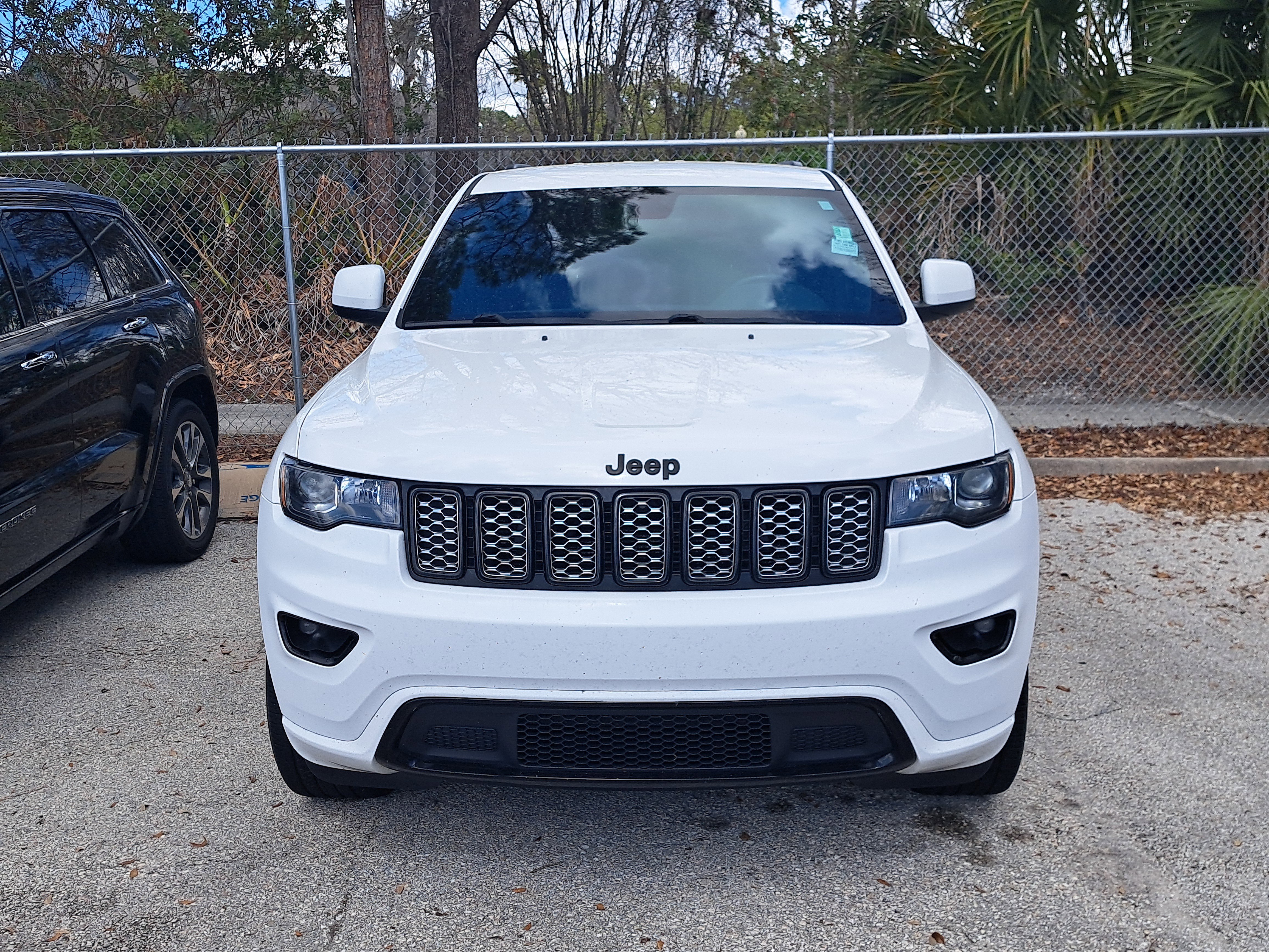 Used 2017 Jeep Grand Cherokee Altitude image 6