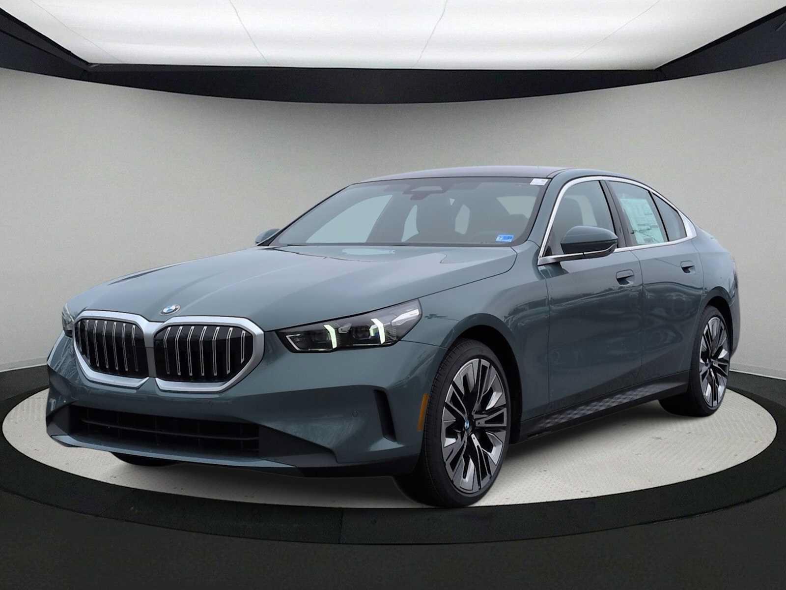 Used 2026 BMW 530i xDrive w/ Executive Package AWD/4WD image 4