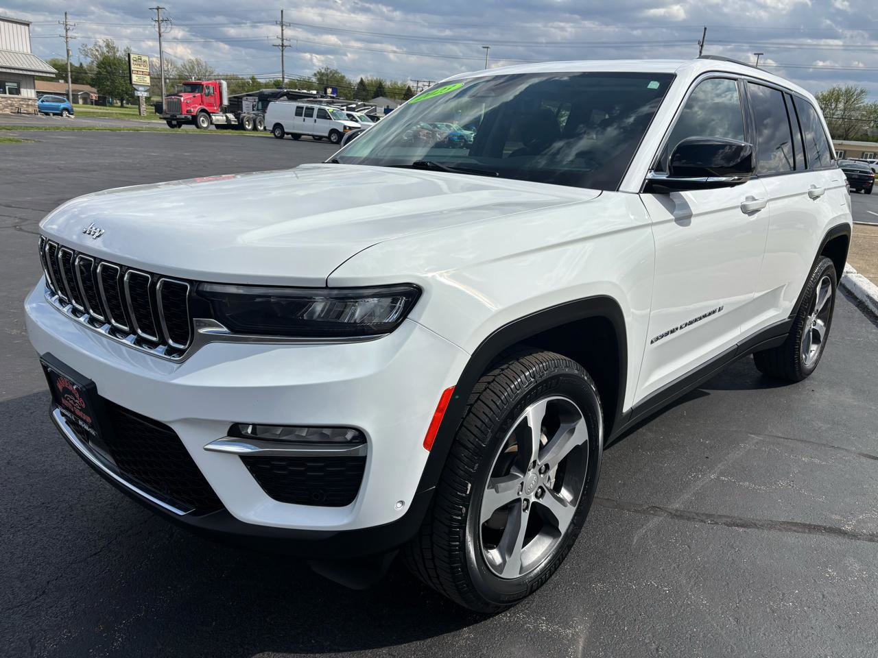 Used 2023 Jeep Grand Cherokee Limited w/ Luxury Tech Group II AWD/4WD image 7