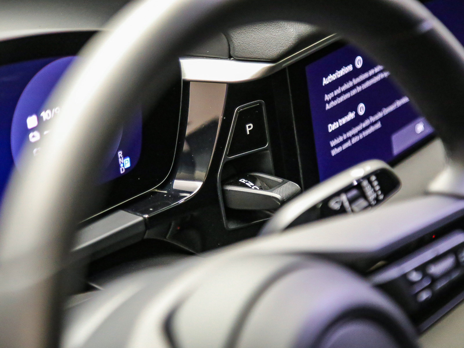 Certified 2025 Porsche Macan 4S Electric AWD/4WD image 24