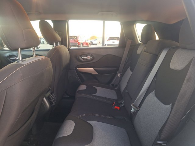 Used 2018 Jeep Cherokee Latitude FWD image 14