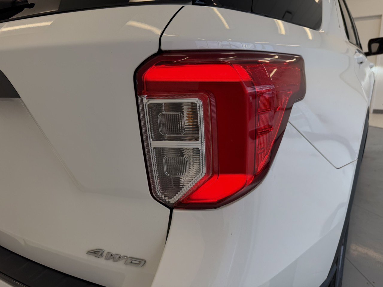 Used 2022 Ford Explorer XLT w/ Equipment Group 202A AWD/4WD image 47