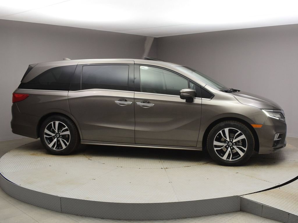 Used 2018 Honda Odyssey Elite image 2