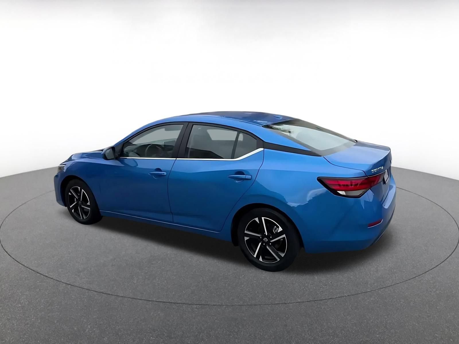 Used 2025 Nissan Sentra SV FWD image 9