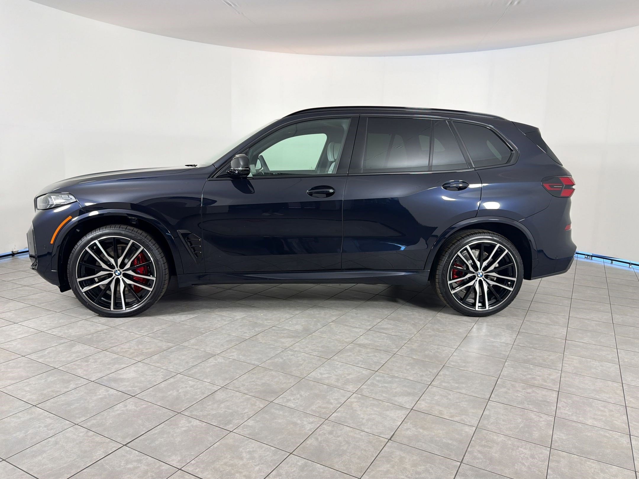 New 2026 BMW X5 M60i AWD/4WD image 2