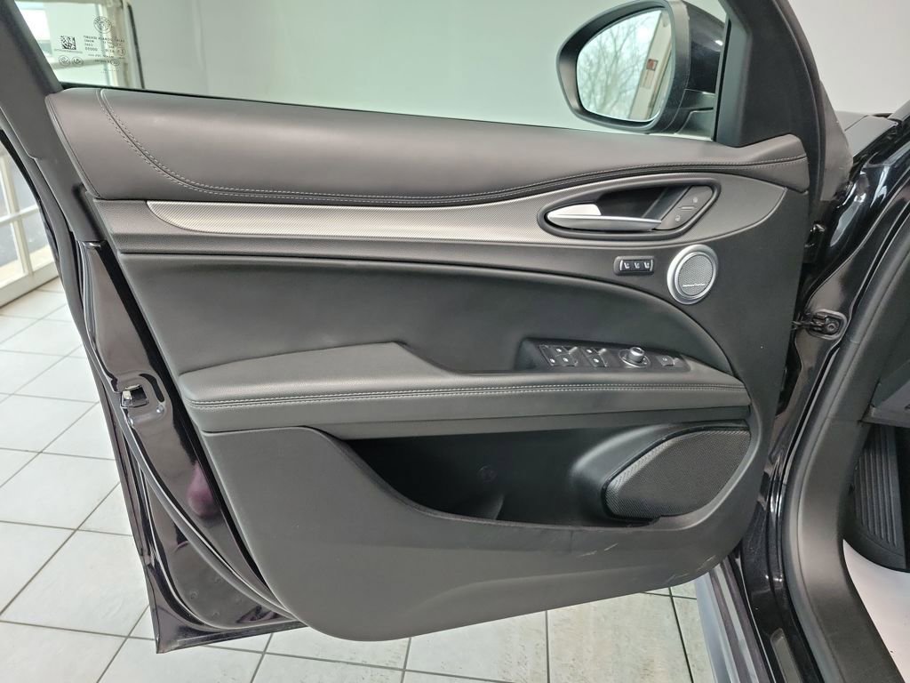 Used 2024 Alfa Romeo Stelvio Ti image 43