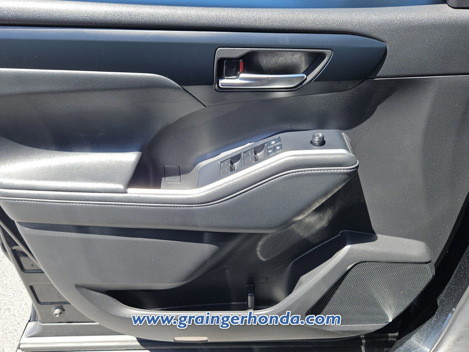 Used 2022 Toyota Highlander XLE image 24