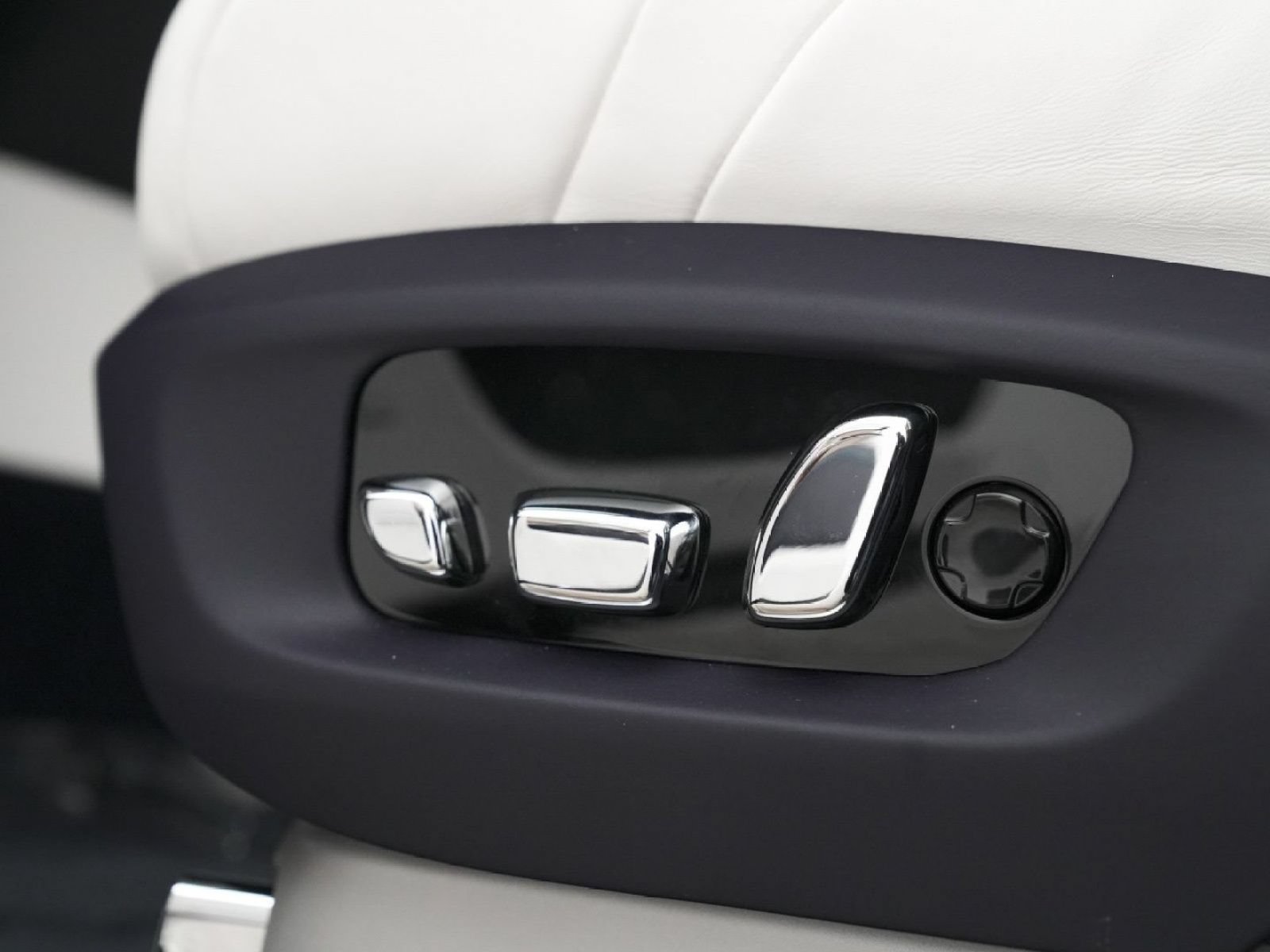 New 2026 Rolls-Royce Phantom Sedan RWD image 8