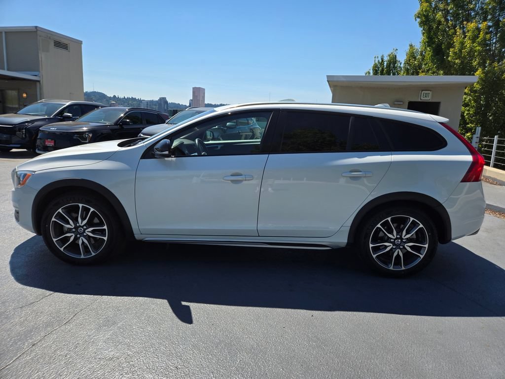 Used 2016 Volvo V60 T5 Cross Country w/ Convenience Package AWD/4WD image 6