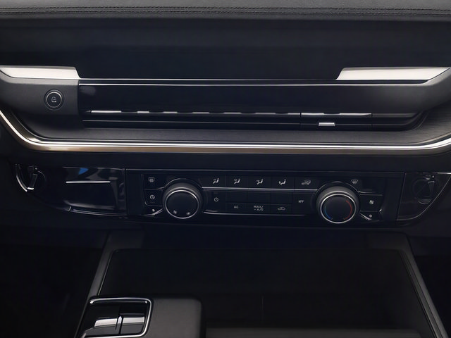 Used 2022 Chevrolet Silverado 1500 High Country w/ High Country Premium Package AWD/4WD image 9