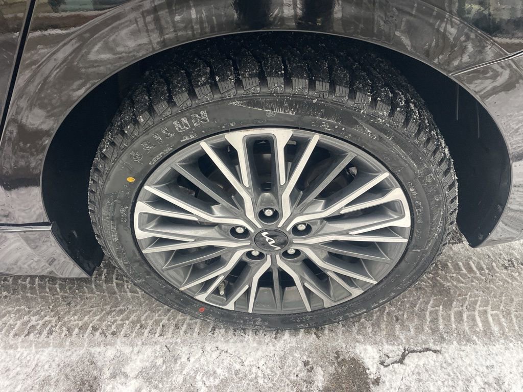 Used 2023 Kia Forte GT-Line w/ GT-Line Technology Package image 13