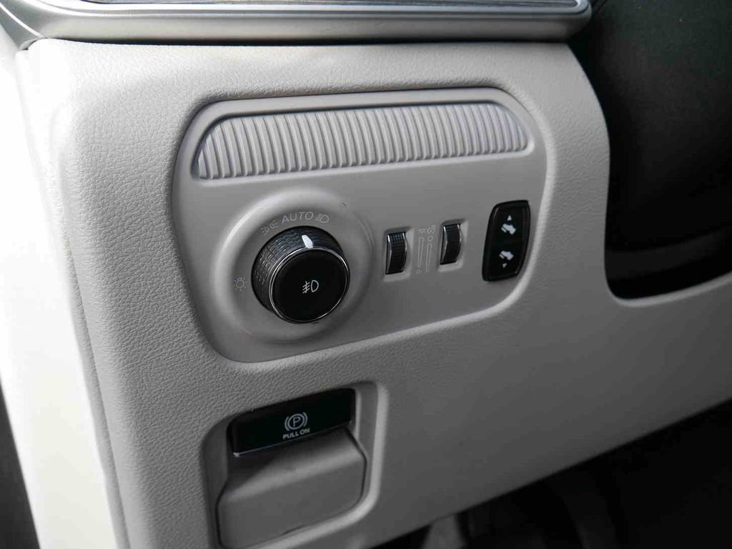 Used 2022 Jeep Wagoneer Series III w/ Flexible Seating Group image 35