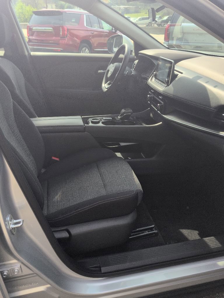 Used 2023 Nissan Rogue SV AWD/4WD image 30
