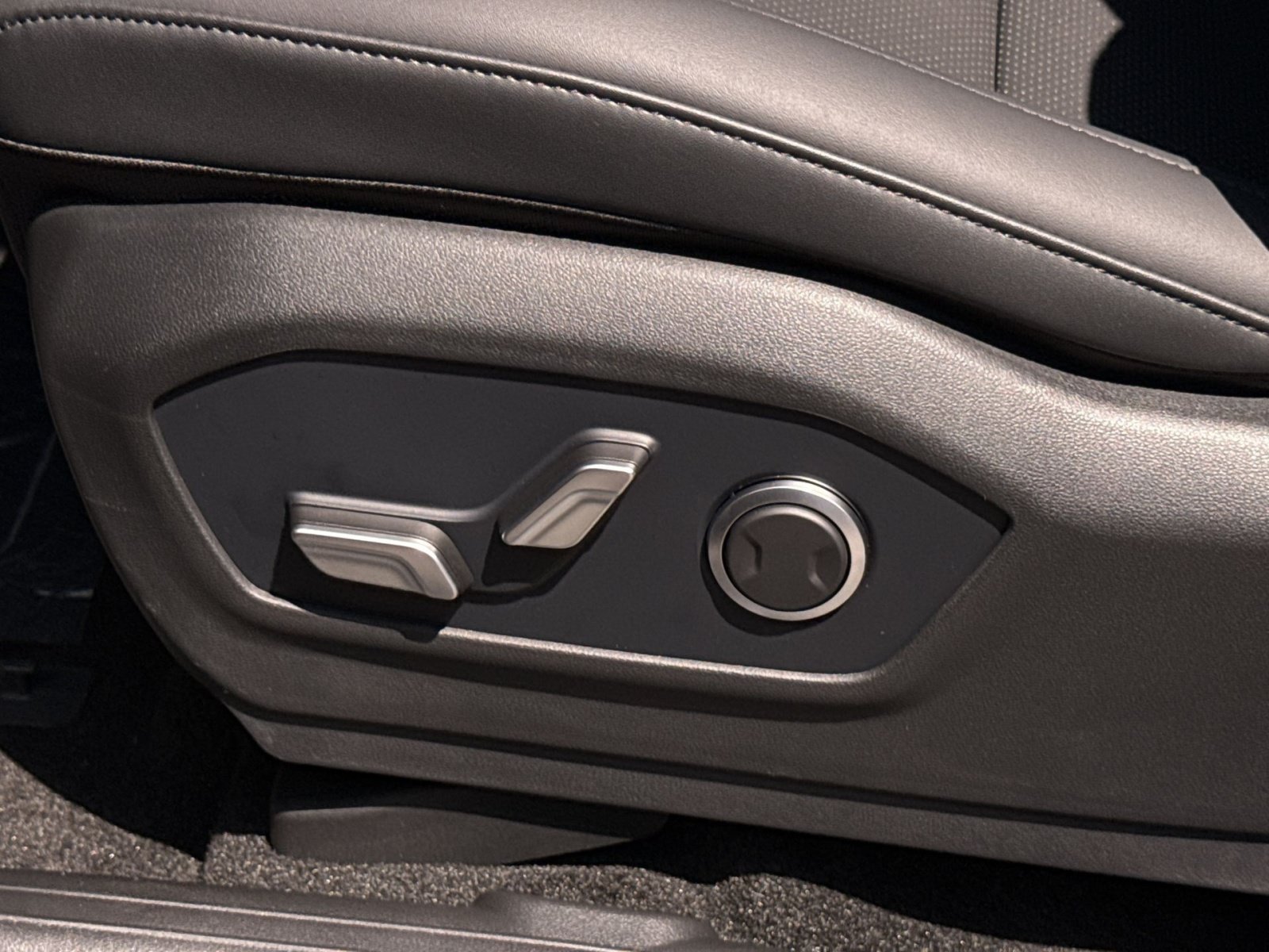 New 2027 Hyundai Santa Fe SEL FWD image 14