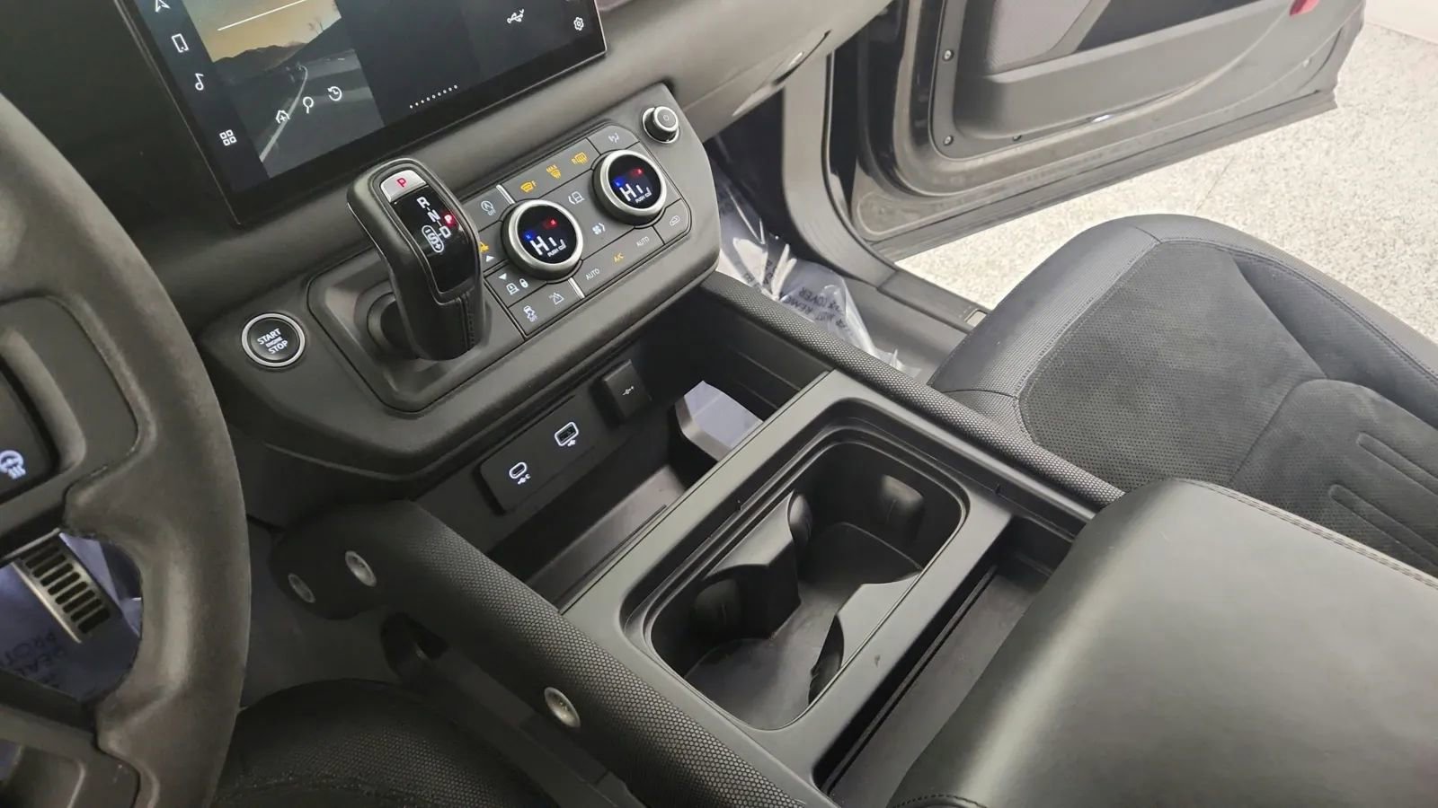 Used 2022 Land Rover Defender 90 V8 image 28