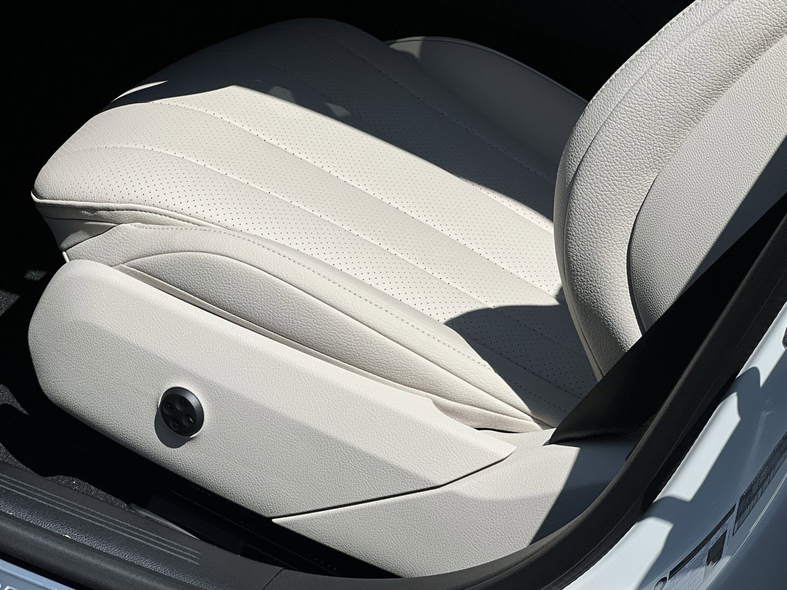 New 2026 Mercedes-Benz E 350 4MATIC Sedan image 12