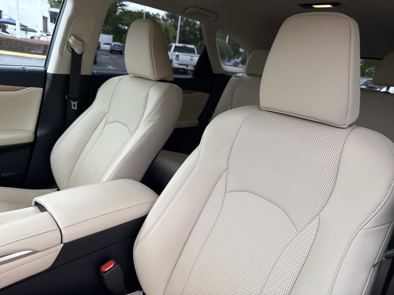 Used 2022 Lexus RX 350L Premium w/ Premium Package AWD/4WD image 22