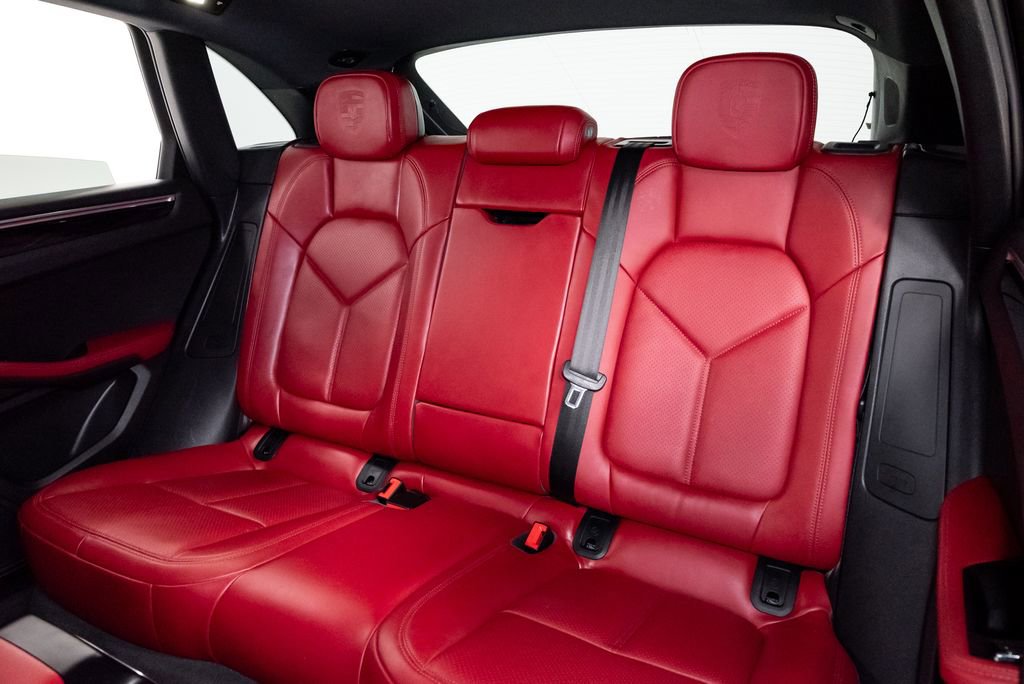 Used 2022 Porsche Macan image 24