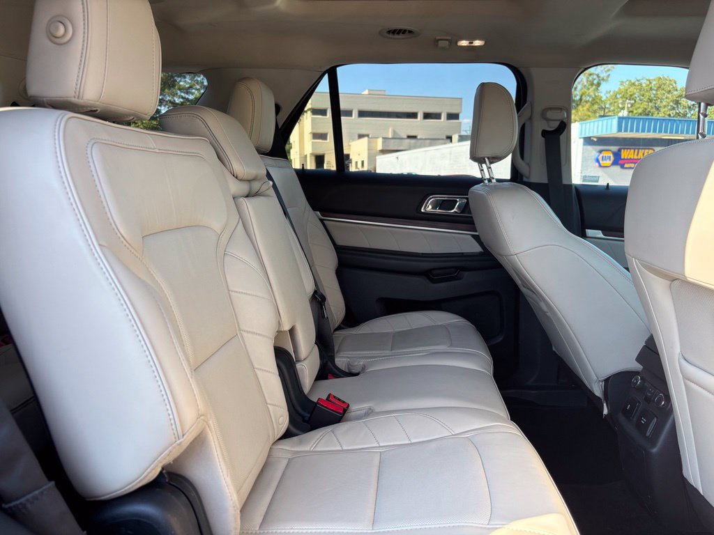 Used 2019 Ford Explorer Limited w/ Limited Luxury Package FWD image 27