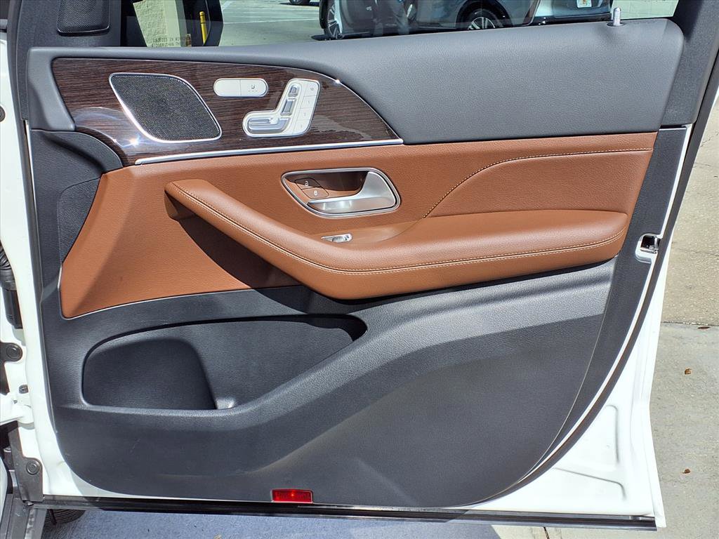 Used 2025 Mercedes-Benz GLE 450e 4MATIC image 11