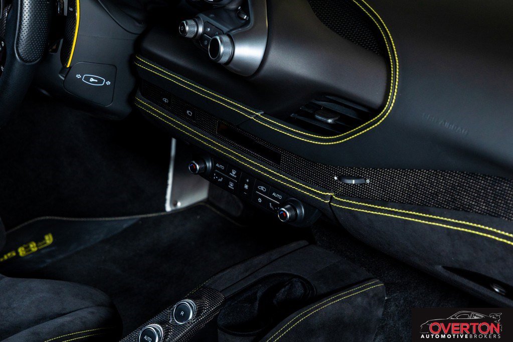 Used 2022 Ferrari F8 Tributo image 39