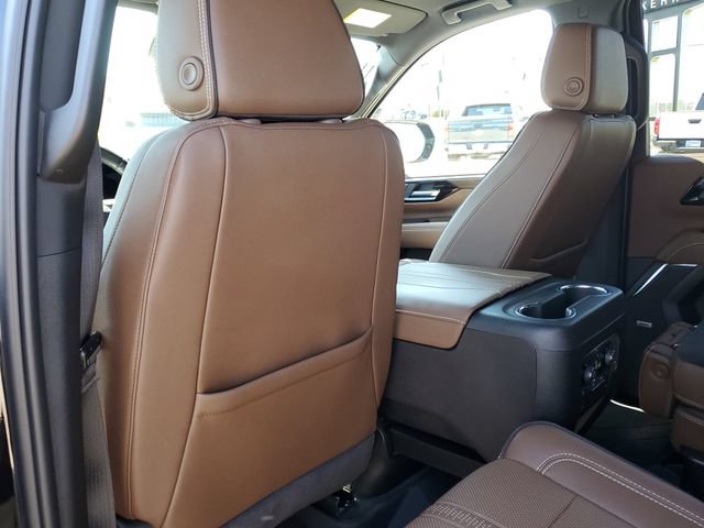Used 2025 Chevrolet Tahoe High Country AWD/4WD image 13