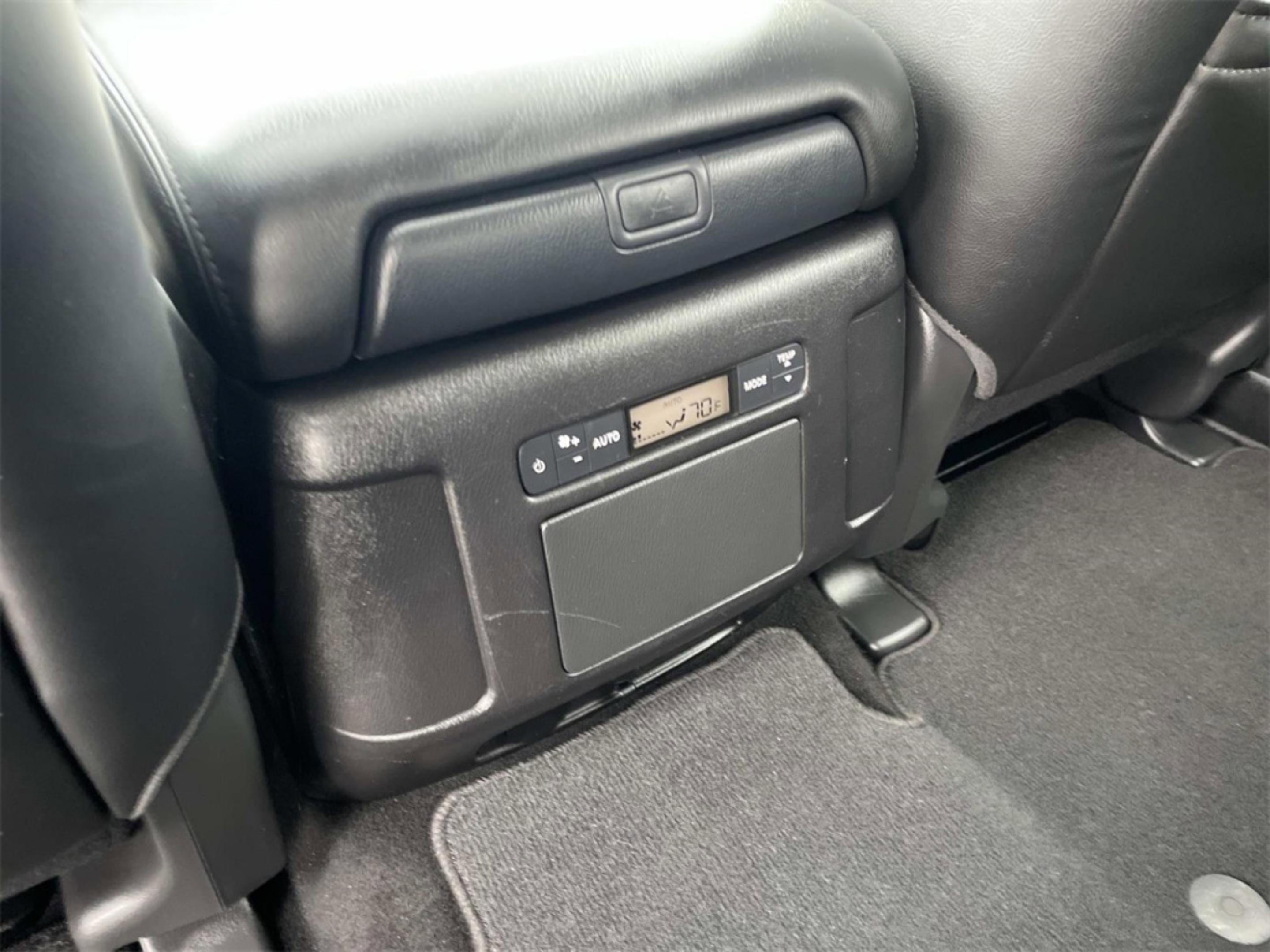 Used 2024 Nissan Armada SL w/ Captain's Chairs Package image 8