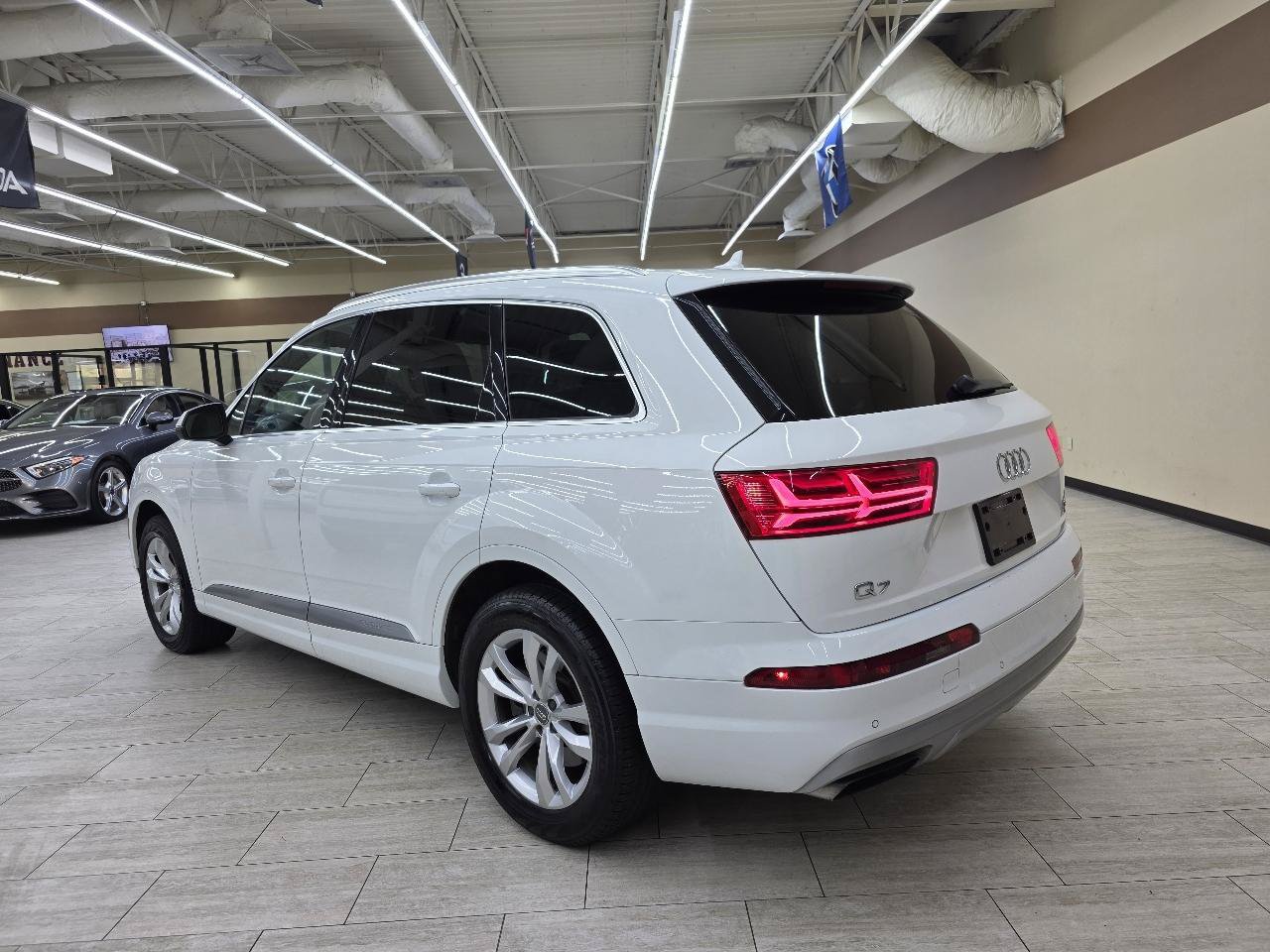 Used 2017 Audi Q7 3.0T Premium AWD/4WD image 8
