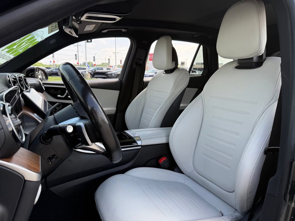 Used 2024 Mercedes-Benz GLC 300 4MATIC image 13